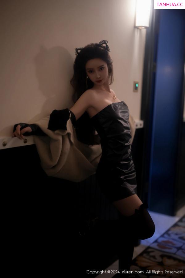   [XiuRen]高清写真图 2024.02.01 No.8049 苏曼兮 黑丝美腿第10张图片